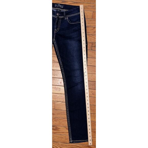 Silver Women's 28 x 31 Suki Slim Low Rise Dark Wash Straight Leg Jeans - Picture 8 of 8